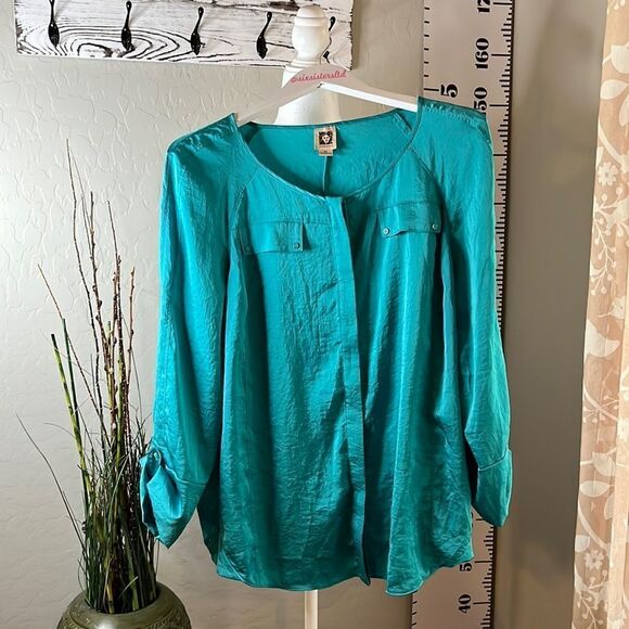 𝅺ANNE Klein blouse Turquoise color Crinkly fabric Long sleeves Flap pockets XL - Picture 3 of 9